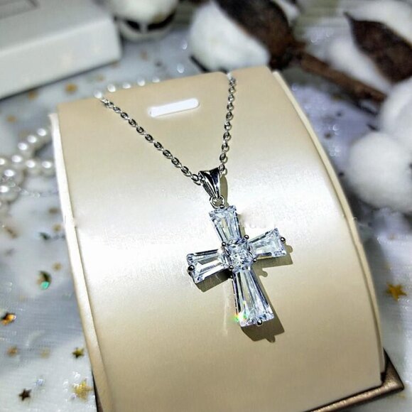 💥Fashion Dainty Refine White Zircon Filled Cross Necklace for Women,UNVN12402 - Picture 2 of 7